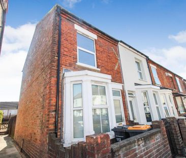 2 bedroom end of terrace house to rent - Photo 1