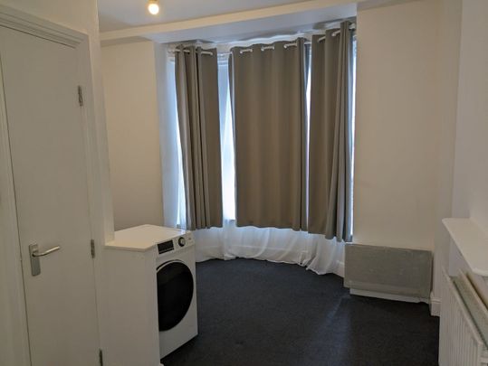 1 Bed Flat, Woodborough Road, NG3 - Photo 1