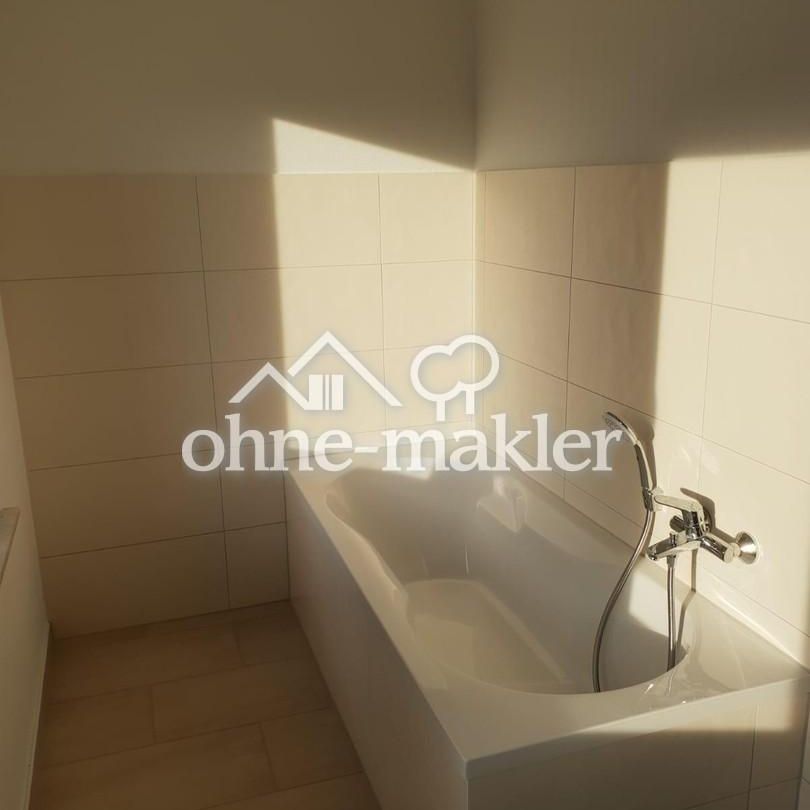 Ruhig gelegene 3-Zimmer City-Wohnung in Stendal mit EBK und Balkon in Nähe des Krankenhauses - Photo 1