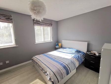 1 Bed Flat, Telegraph Place, E14 - Photo 3