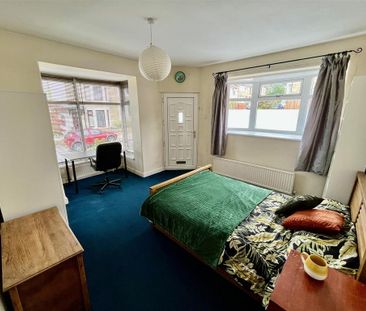 3 bedroom private hall to rent - Photo 3