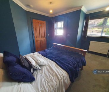 1 bedroom in a house share to rent - Photo 2