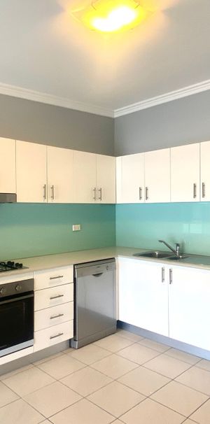 Spacious 1-Bedroom Apartment with Oversized Terrace & Prime Location - Photo 1