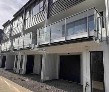 Manurewa, 3 bedrooms - Photo 1