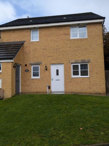 **** Apply on line *** Intermediate rental 1 bed Ground Floor Flat Heol Y Pibydd, Gorseinon. Salary over 17k * - Photo 3