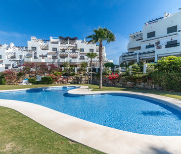 Townhouse with Sea Views for Rent in Estepona - Photo 3
