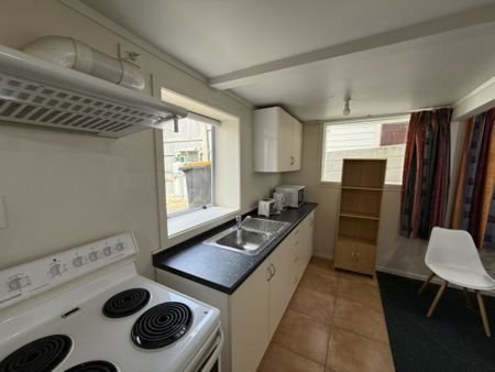 Tidy 2-Bedroom Apartment in Central Location - Photo 3