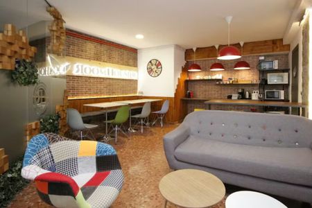 Carrer de Roger de Llúria, Barcelona, Catalonia 08037 - Photo 3