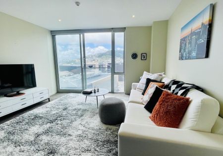 Two bedroom, inner city apartment - Photo 3