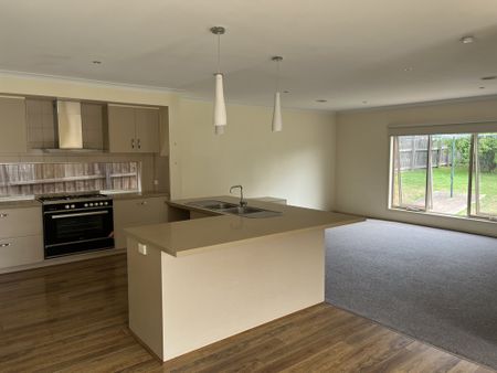 48 Daly Boulevard - Photo 2