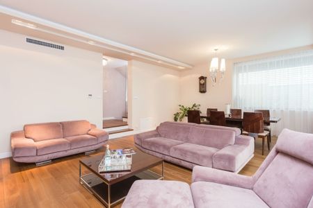 Dom dla rodziny 280m2, 6 pokoi, Bielawa - Photo 2