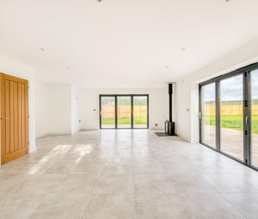 4 bedroom detached house to rent - Photo 3