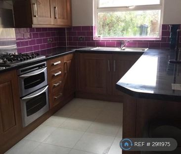 1 bedroom in a house share to rent - Photo 3