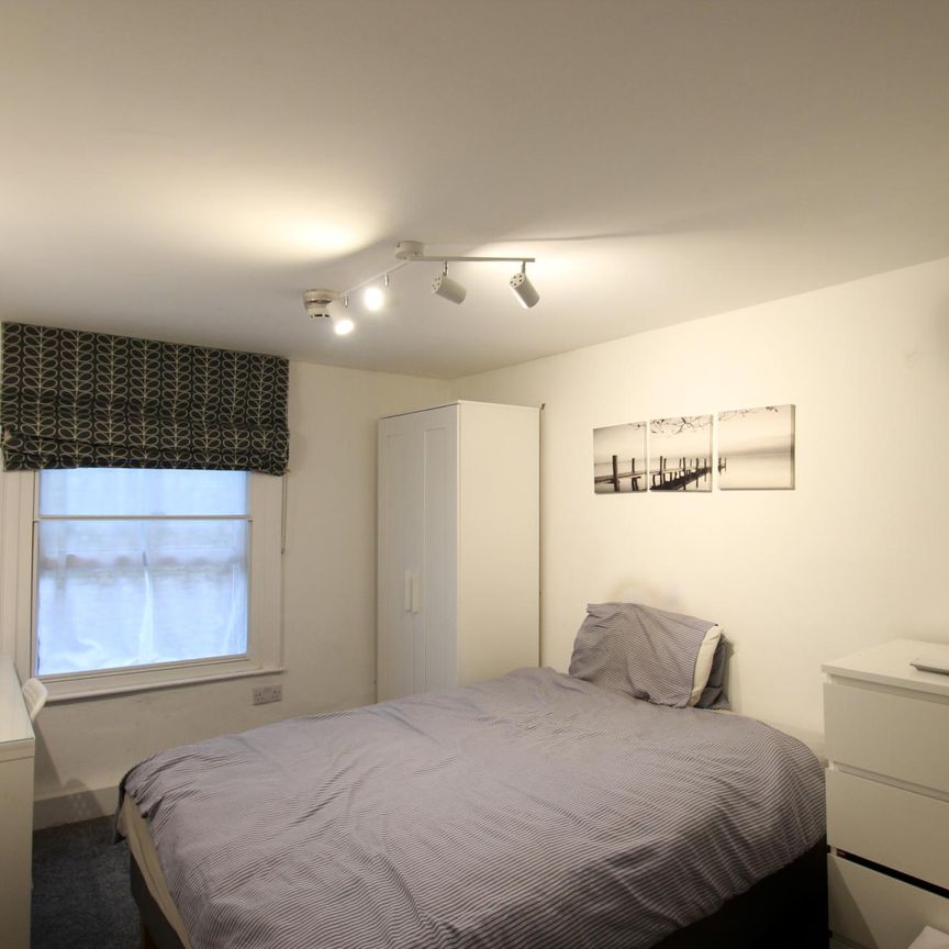 1 bedroom studio to rent Market Hill, Buckingham, Buckinghamshire, MK18 - Photo 1