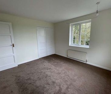 Three bedroom semi-detached cottage with garden and off road parking. - Photo 5