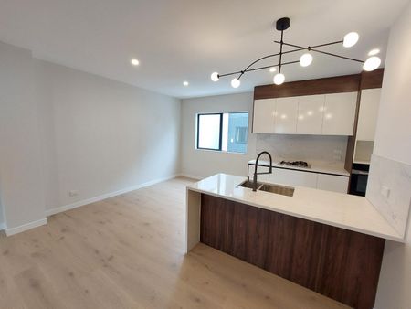 Exceptional 3-Level 4-Bedroom townhouse in Double Grammar Zone! - Photo 2