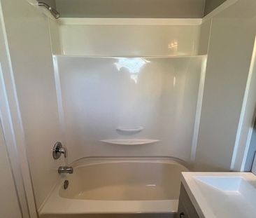 Cozy Two Bedroom Duplex in Nanaimo’s University District - Photo 6