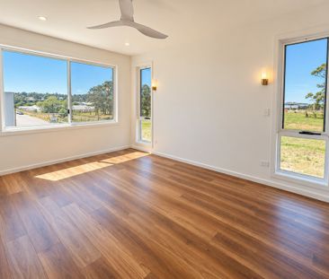 Brand New 5 Bedroom Home - Great Location! - Photo 2