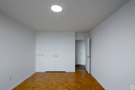 Oakview Heights — 2 Bedroom - Photo 2