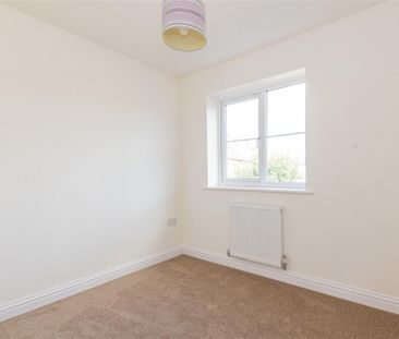 3 bed House - Detached To Let - Photo 3