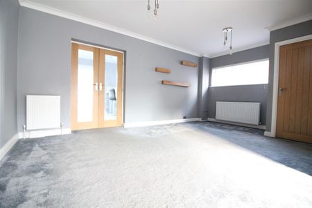 Goshawk Gardens, Hayes - Photo 2