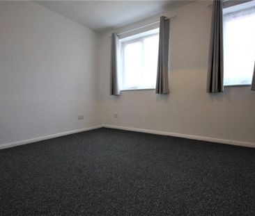Redford Close, Feltham,TW13 - Photo 2