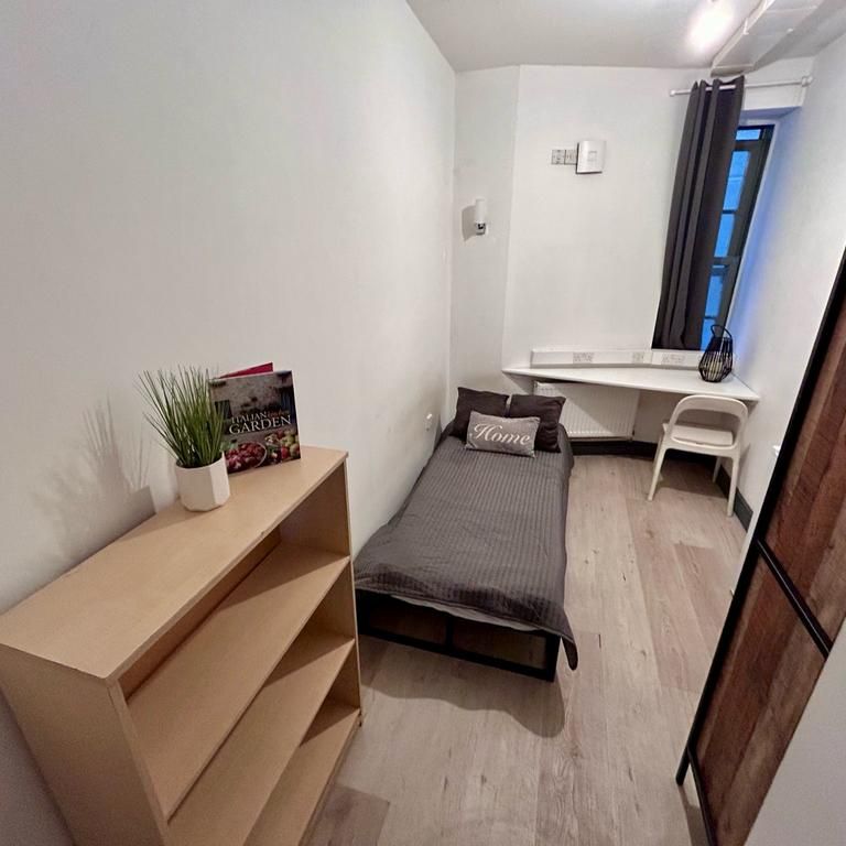1 bedroom in a flat share to rent - Photo 1