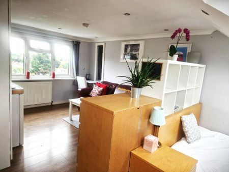 Studio to rent - Photo 3
