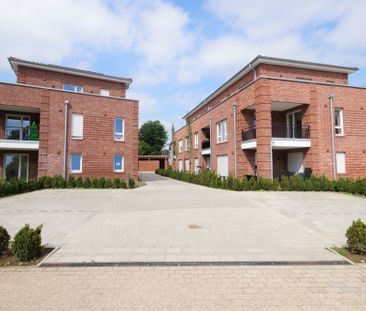 Rundum-Sorglos-Immobilie: Lichterfüllte Penthouse-Wohnung mit Einba... - Photo 1