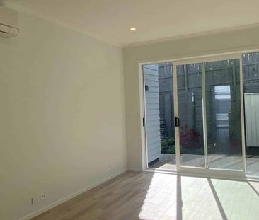 Cute as Button! - Photo 2