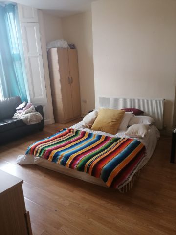 Room in a Shared Flat, Romford Road, E7 - Photo 2