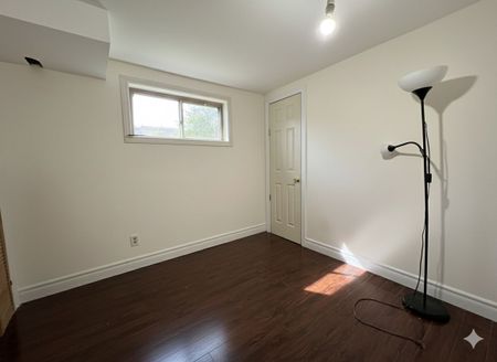 For Lease - 242 Fairglen Avenue, Toronto, Ontario - Photo 5
