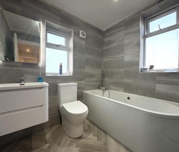 3 bedroom semi-detached house to rent - Photo 5