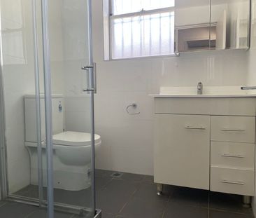 Renovated Ground Floor 2 Bedroom unit - Photo 5