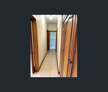 Spacious 4-bedroom home with 2 living areas - Photo 1