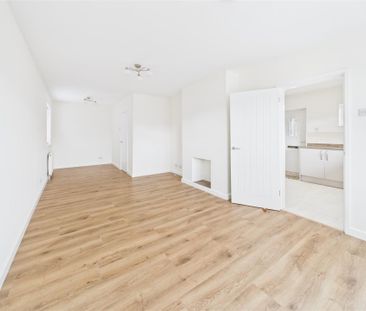 2 bedroom Detached bungalow to rent - Photo 2