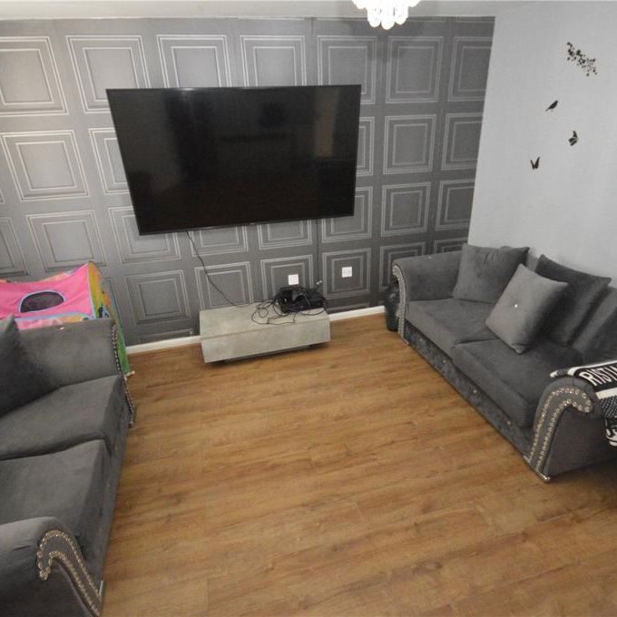 3 bedroom end of terrace house to rent - Photo 1