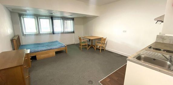 Studio to rent - Photo 2