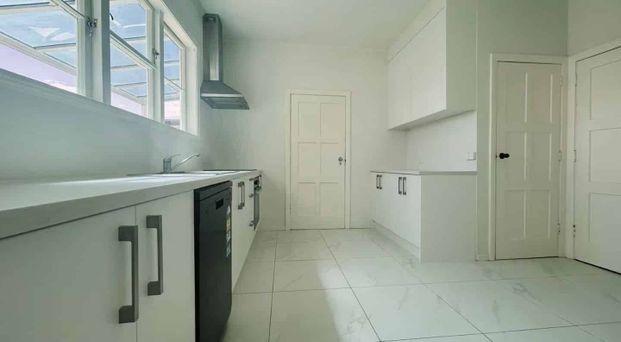 Mt Roskill Grammar School Zone – Modern 2-Bedroom Home in Mount Roskill - Photo 1