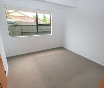 2 Bedrooms, Forrest Hill - Photo 4