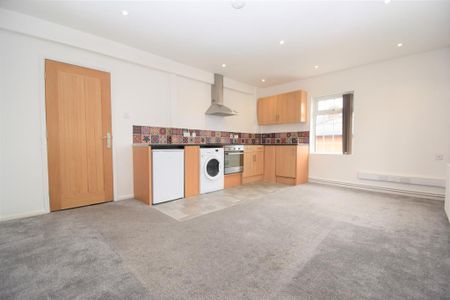 2 bedroom maisonette to rent - Photo 5