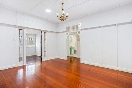 Stylish Art Deco Apartment in the Heart of New Farm - Photo 5