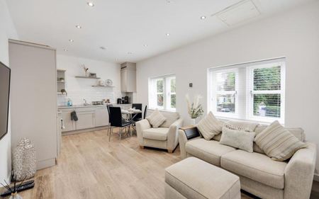 A modern detached coach house, located in a quiet residential area. Offered fully furnsihed. - Photo 2