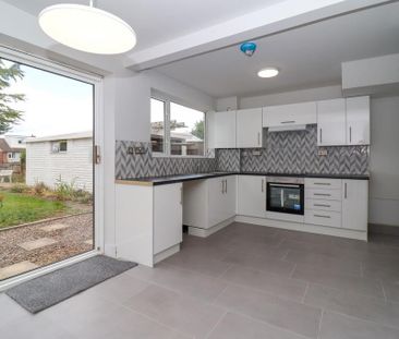 3 bedroom semi-detached house to rent - Photo 5