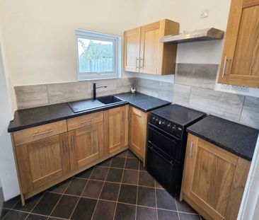 2 bedroom terraced house to rent - Photo 2