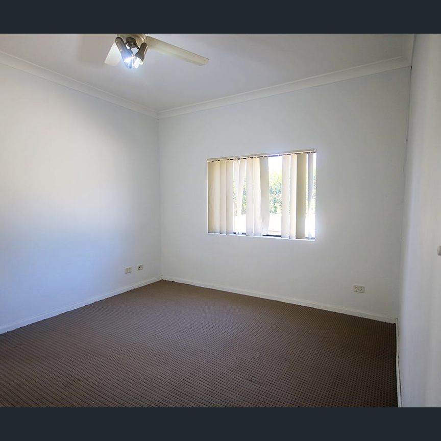 3 bedroom family home with 2 bathrooms - Photo 1