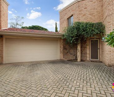 FANTASTIC 3 BEDROOM 2 BATHROOM TOWNHOUSE IN SOUTH PERTH! - Photo 3