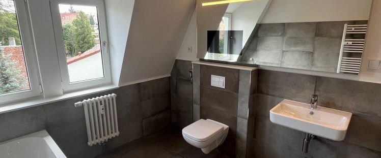 4-Zi.-Luxus-Wohnung im Dachgeschoss mit vielen Extras und PKW-Stellplätzen - Photo 1