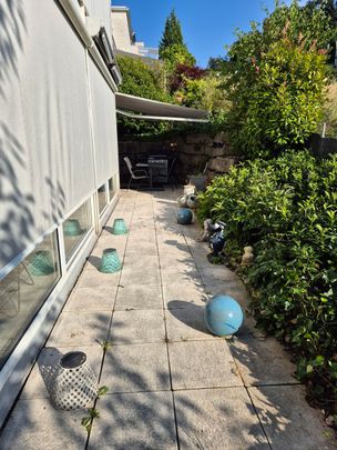 Garden apartment in a beautiful and sunny location - Photo 1