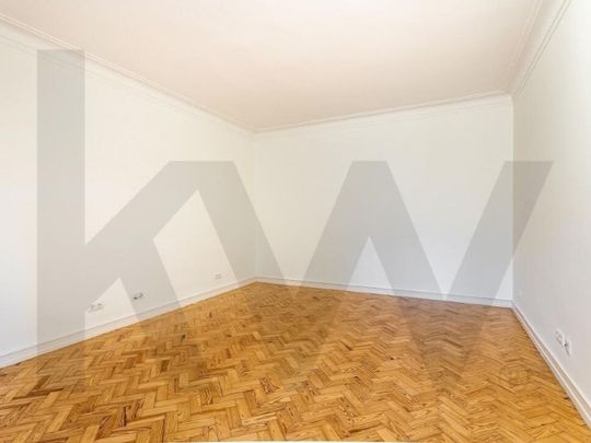 2 room luxury Flat for rent in Lisbon, Portugal - Photo 1